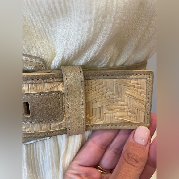 Women’s BCBG Max Azria straw in Italian leather belt size small - Picture 3 of 6